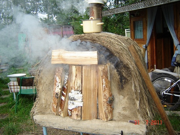 После выпечки хлеба тепла достаточно для сушки дров.